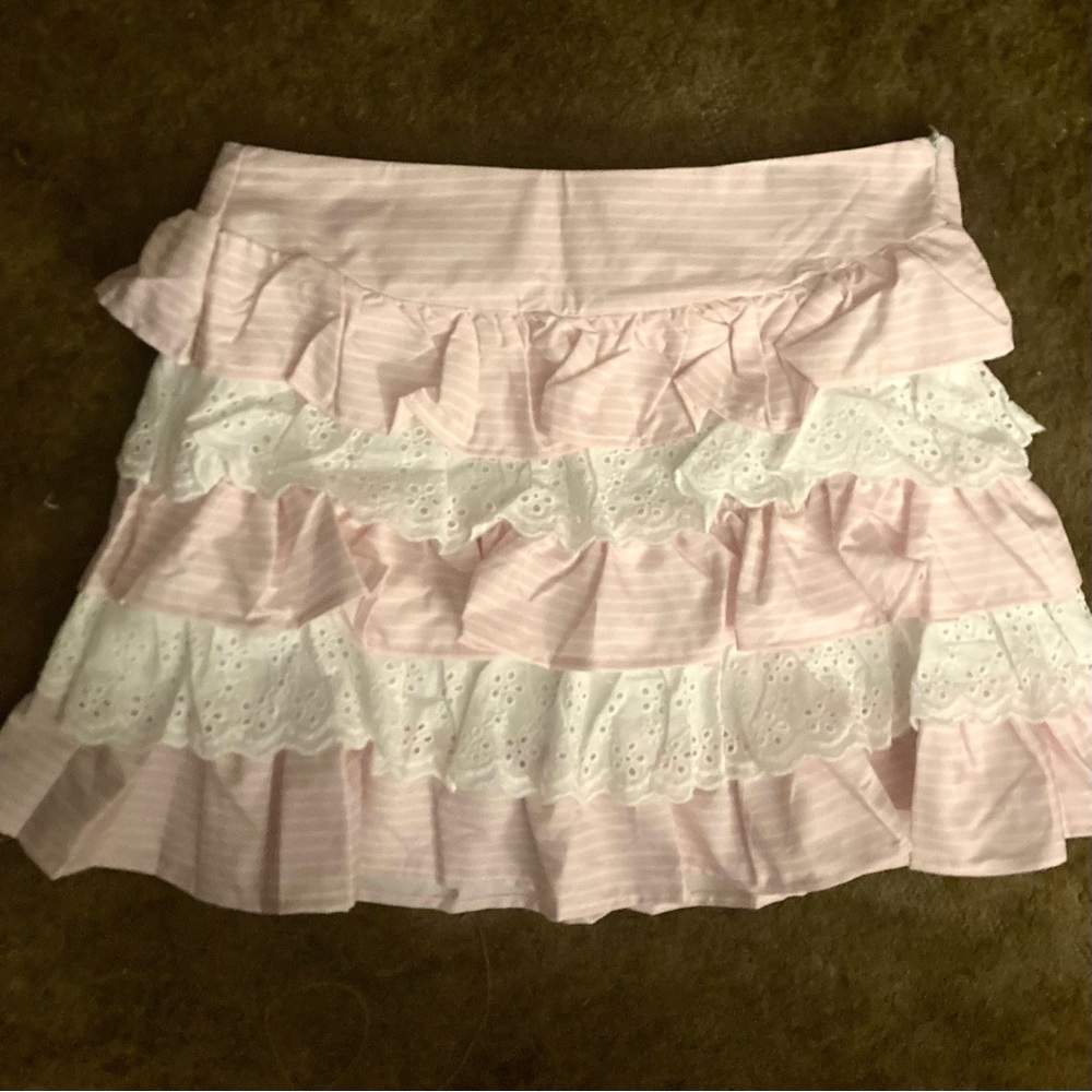 New without tags Pink and White  tiered, Ruffled mini Skirt women’s size small.
